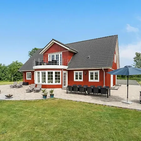 6 Bedroom Cozy In Holiday home *
