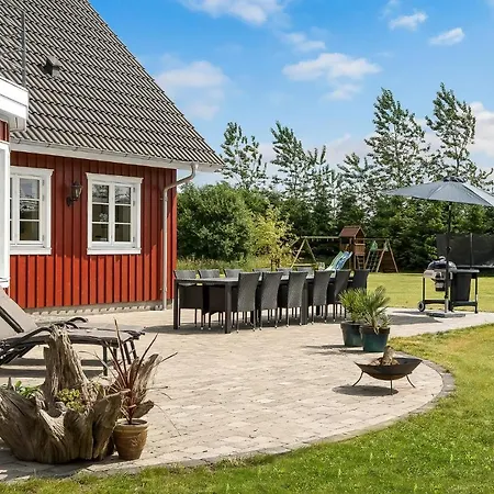 6 Bedroom Cozy In Grindsted