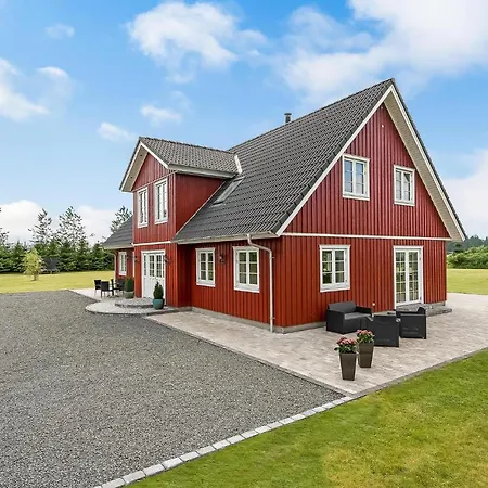 6 Bedroom Cozy In