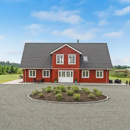 6 Bedroom Cozy In Holiday home Grindsted