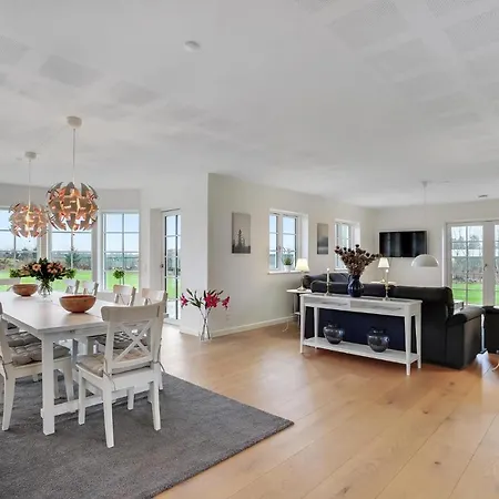 6 Bedroom Cozy In * Grindsted