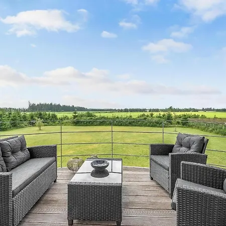 6 Bedroom Cozy In Holiday home *