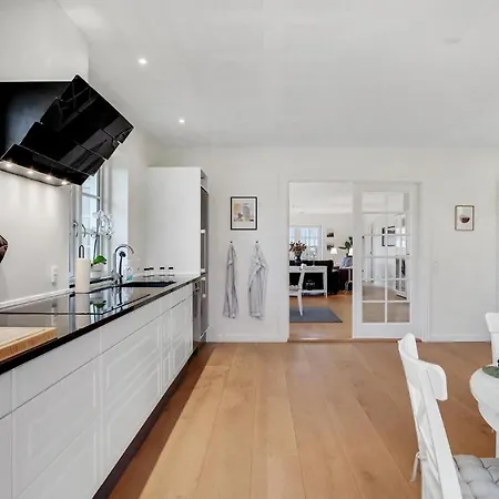 6 Bedroom Cozy In