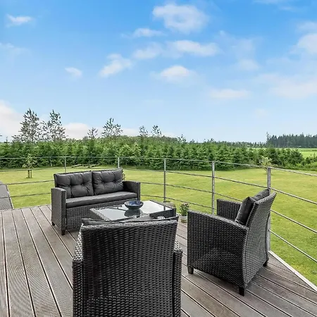 6 Bedroom Cozy In Grindsted