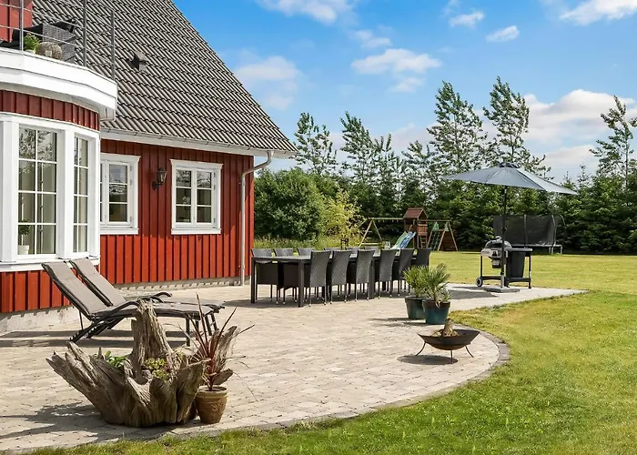 6 Bedroom Cozy In Grindsted