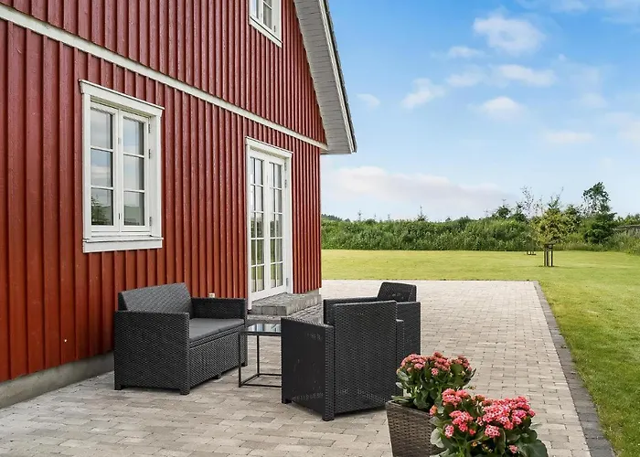 6 Bedroom Cozy In Grindsted