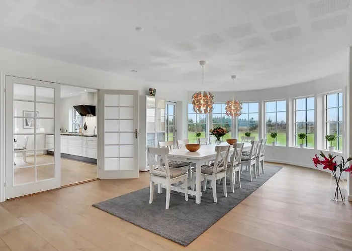 6 Bedroom Cozy In
